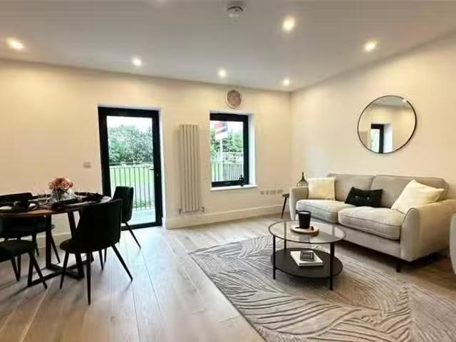 2 bedroom apartment for rent in Croydon Road, Caterham, Surrey.