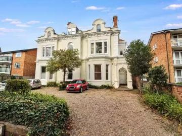 2 bedroom apartment for rent in Dormer House, Binswood Avenue.