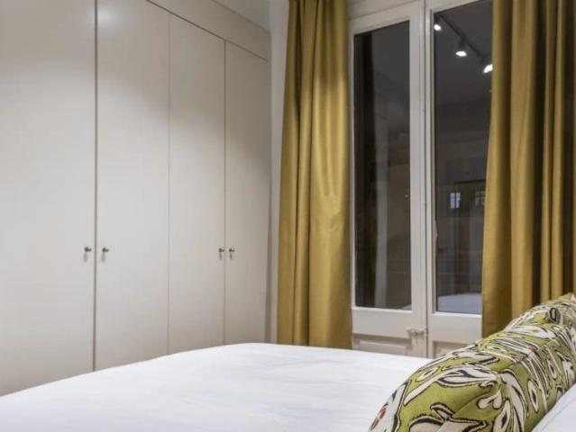 2 bedroom apartment for rent in El Fort Pienc, bills included, perfect for couples