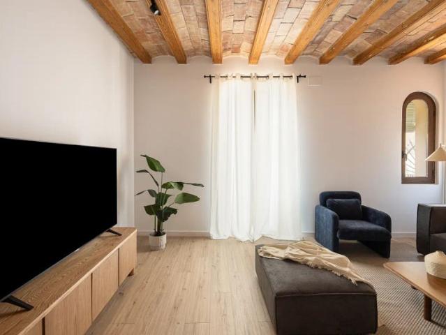 2 bedroom apartment for rent in El Raval, bills included