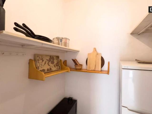 2 bedroom apartment for rent in Esplugues de Llobregat, perfect for workers and postgraduate students
