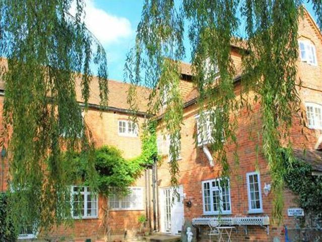 2 Bedroom Apartment For Rent In Farnham, Surrey