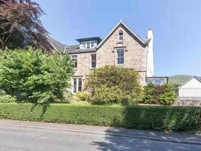 2 bedroom apartment for rent in Flat 2, No.1 Muckhart Road, Do.