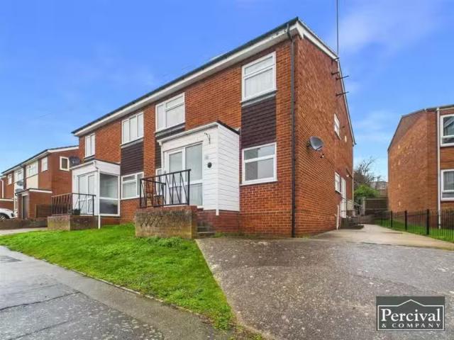 2 bedroom apartment for rent in Gardeners Road, Halstead, Esin.