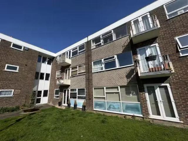 2 bedroom apartment for rent in Hutton Road, Shenfield, Brentw.