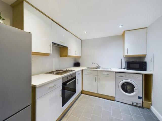 2 bedroom apartment for rent in Henry Street, L3, L1