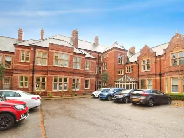 2 bedroom apartment for rent in Herrison House, Hawthorn Road.