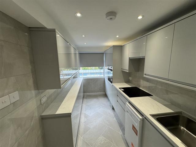 2 bedroom apartment for rent in Highwood Court, High Road, N12