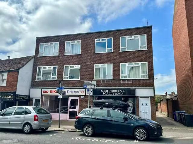 2 bedroom apartment for rent in High Street, Maldon, Esinterac.