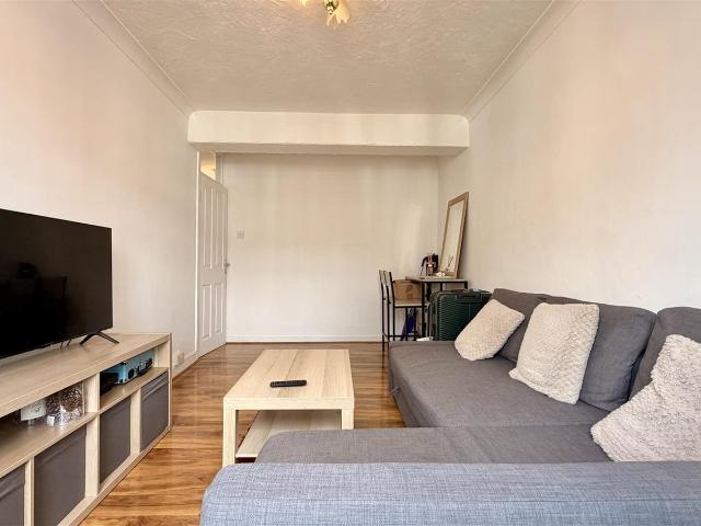 2 bedroom apartment for rent in High Street, Cheam