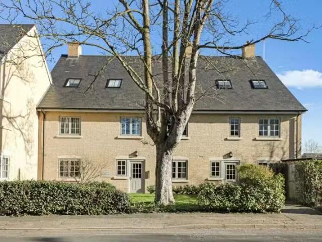 2 bedroom apartment for rent in High Street, Trumpington, Camb.