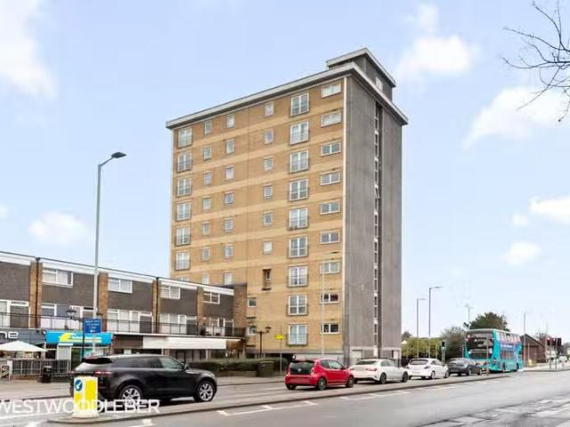 2 bedroom apartment for rent in High Road, Broxbourne, EN10