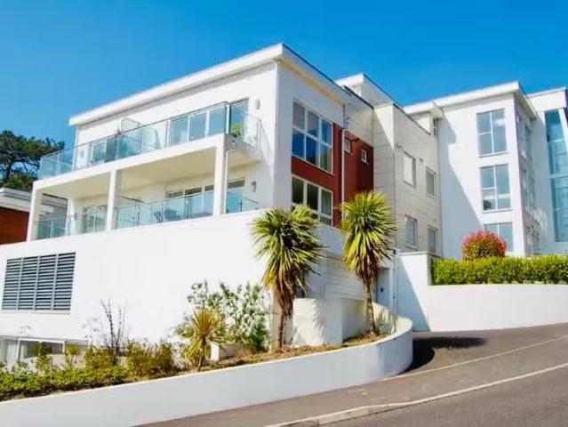 2 bedroom apartment for rent in Highmoor Road, Lower Parkstone.