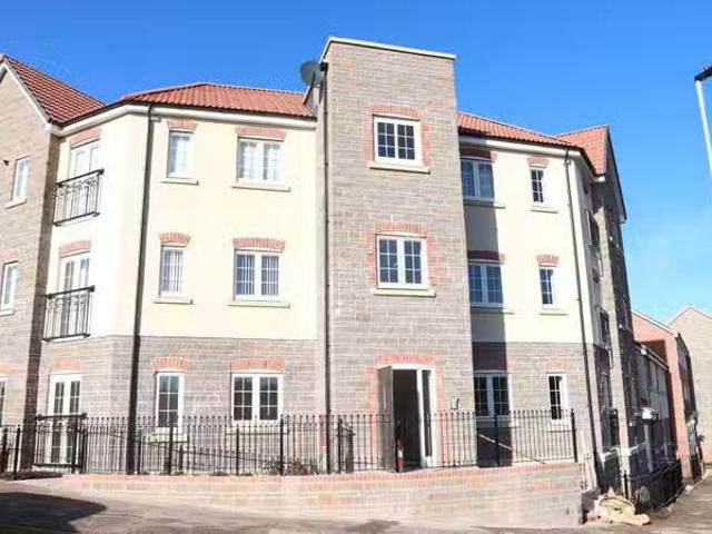 2 bedroom apartment for rent in Honeysuckle Road, Lyde Green.