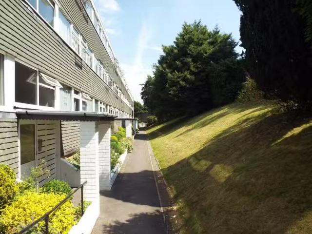 2 bedroom apartment for rent in Howecroft Court, Sneyd Park, B.