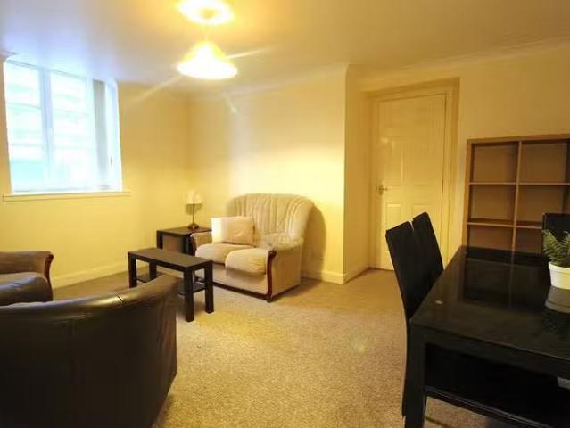2 bedroom apartment for rent in Ivory Court, Hutcheon Street.