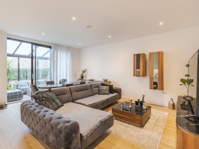 2 bedroom apartment for rent in Inglis Road, London, W5