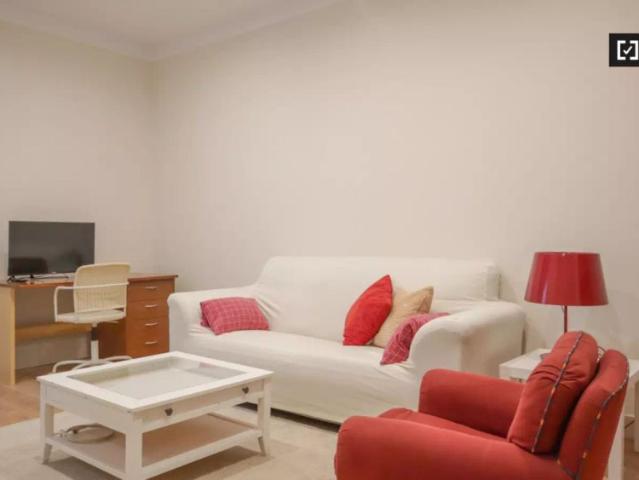 2 bedroom apartment for rent in Justicia, perfect for professionals
