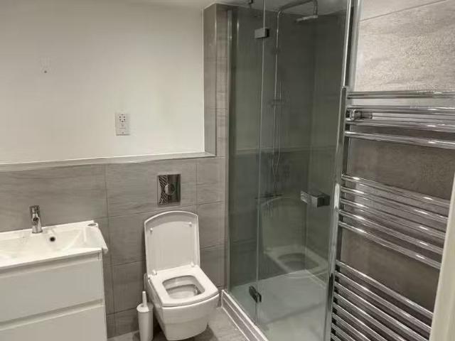 2 bedroom apartment for rent in Kings Road, Brentwood, Esinter.