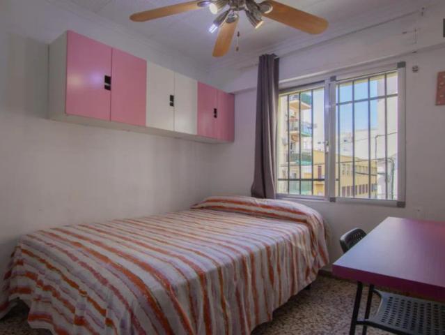 2 bedroom apartment for rent in La Malva Rosa, no restrictions