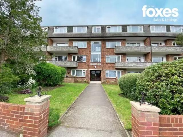 2 bedroom apartment for rent in Laburnum House, Redhill Drive.