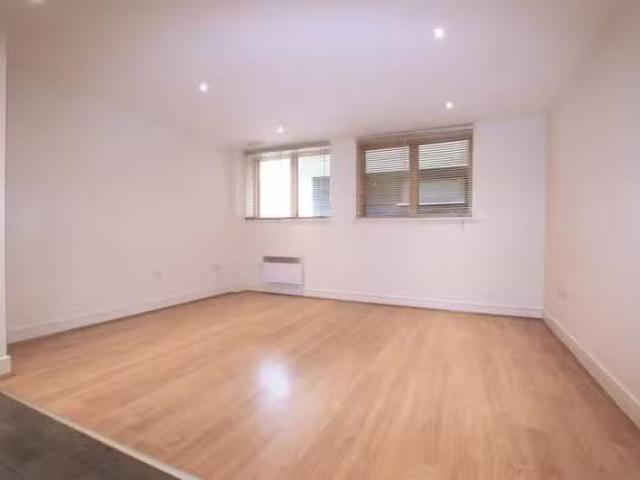 2 bedroom apartment for rent in Lait House, 1 Albemarle Road.