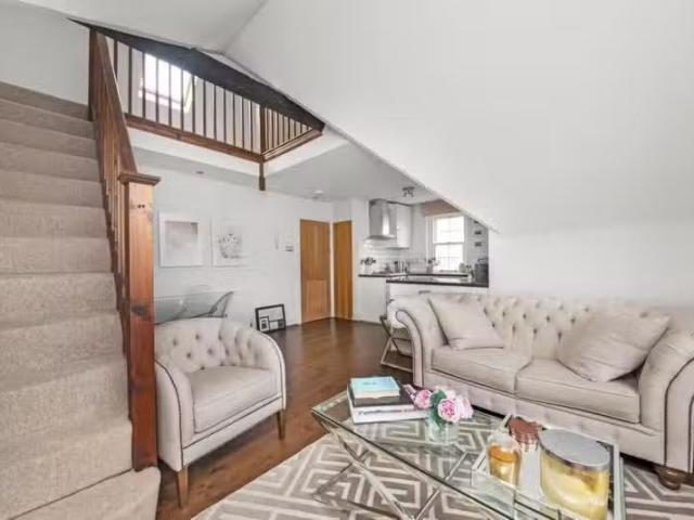 2 bedroom apartment for rent in Lennard Road, Beckenham, Londo.