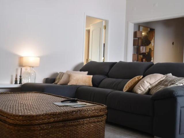 2 bedroom apartment for rent in Linda a Velha, Lisbon, professionals only