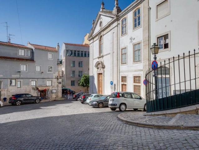 2 bedroom apartment for rent in Lisbon, bills included
