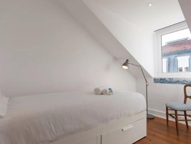2 bedroom apartment for rent in Lisbon, bills included