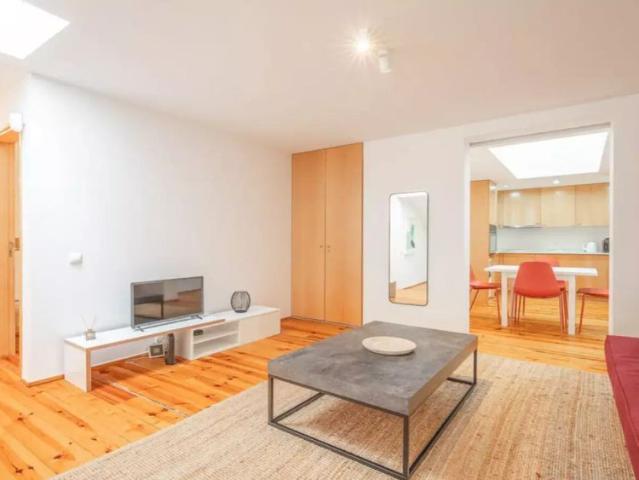 2 bedroom apartment for rent in Lisbon, bills included