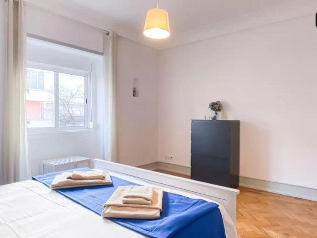 2 bedroom apartment for rent in Lisbon, bills included, perfect for professionals and students