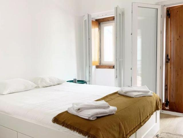 2 bedroom apartment for rent in Lisbon, perfect for professionals and students