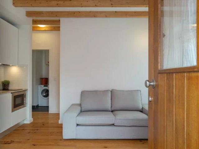 2 bedroom apartment for rent in Lisbon perfect for professionals and students