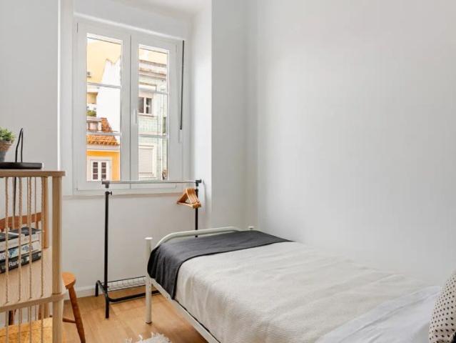 2 bedroom apartment for rent in Lisbon, pets allowed with restrictions, smoking allowed