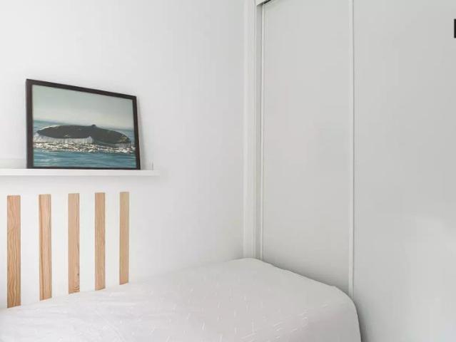 2 bedroom apartment for rent in Lisbon, professionals only, perfect for couples