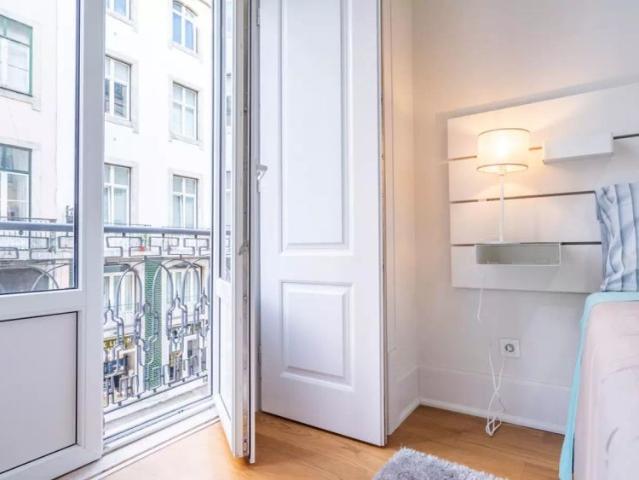 2 bedroom apartment for rent in Lisbon, professionals and families welcome