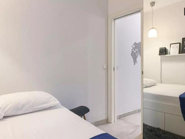 2 bedroom apartment for rent in Lisbon, smoking allowed