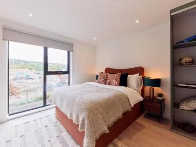 2 bedroom apartment for rent in Lower Bristol Road, Bath, Some.
