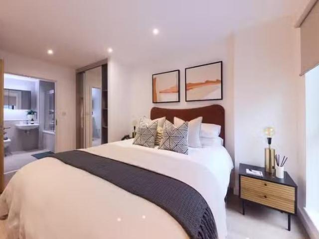 2 bedroom apartment for rent in Lower Bristol Road, Bath, Some.