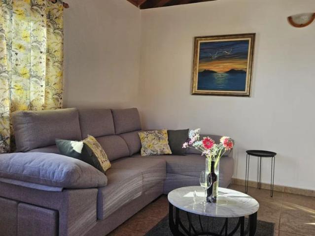 2 bedroom apartment for rent in Puntagorda, bills included