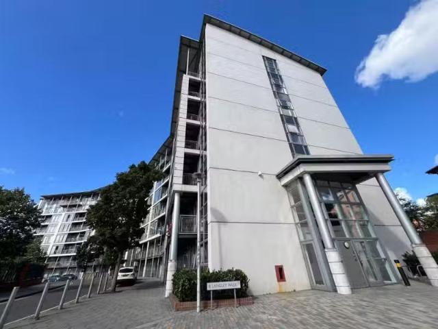 2 bedroom apartment for rent in Park Central, Langley Walk, Bi.