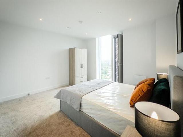 2 bedroom apartment for rent in Park View, M4