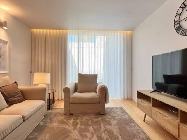 2 bedroom apartment for rent in Porto, bills included