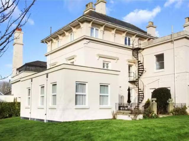 2 bedroom apartment for rent in Preston Hall, The Street, East.