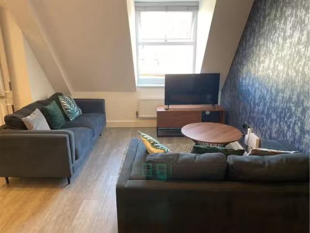2 bedroom apartment for rent in Princes Gate, Consort House, H.