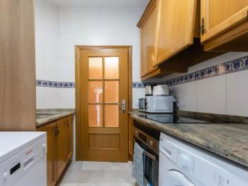 2 bedroom apartment for rent in Russafa, Valencia with pool access and parking