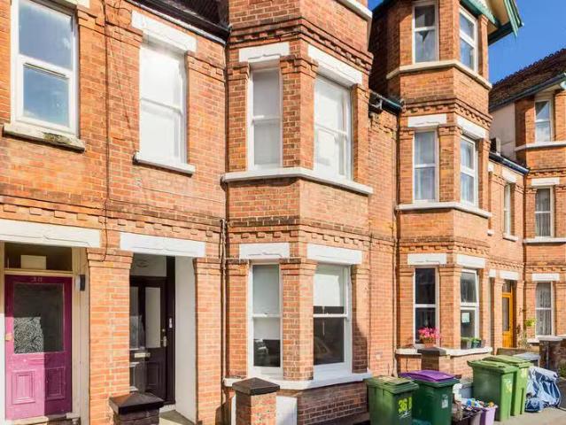 2 bedroom apartment for rent in Radnor Park Crescent, Folkesto.