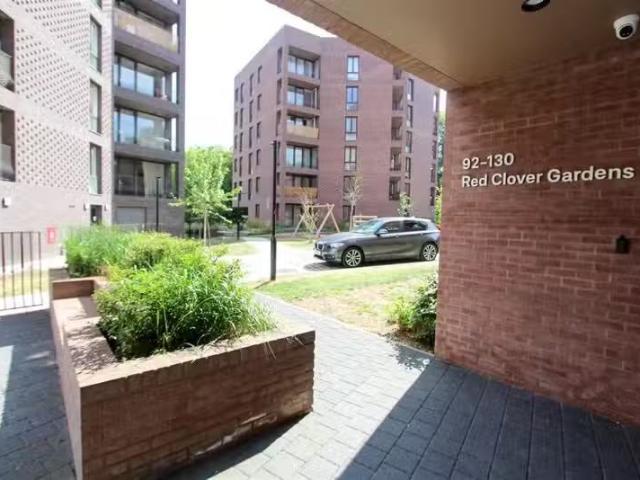 2 bedroom apartment for rent in Red Clover Gardens, Coulsdon.