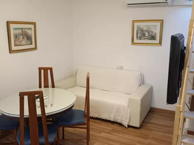 2 bedroom apartment for rent in Rochelambert, Sevilla